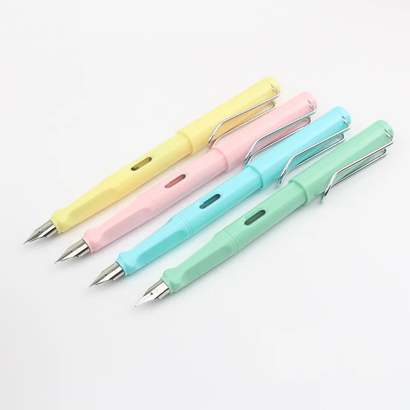 ปากกาพลาสติก ปากกาหมึกซึม ชนิดเติม (PEN-00621)